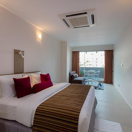 Novina Hotel Malé Exterior foto