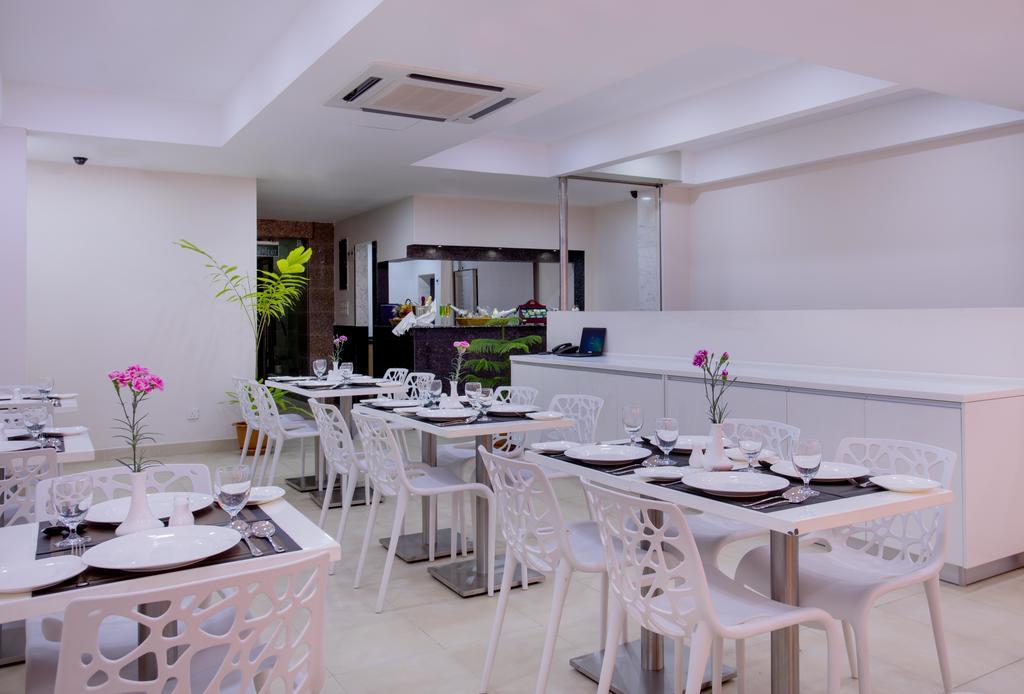 Novina Hotel Malé Exterior foto