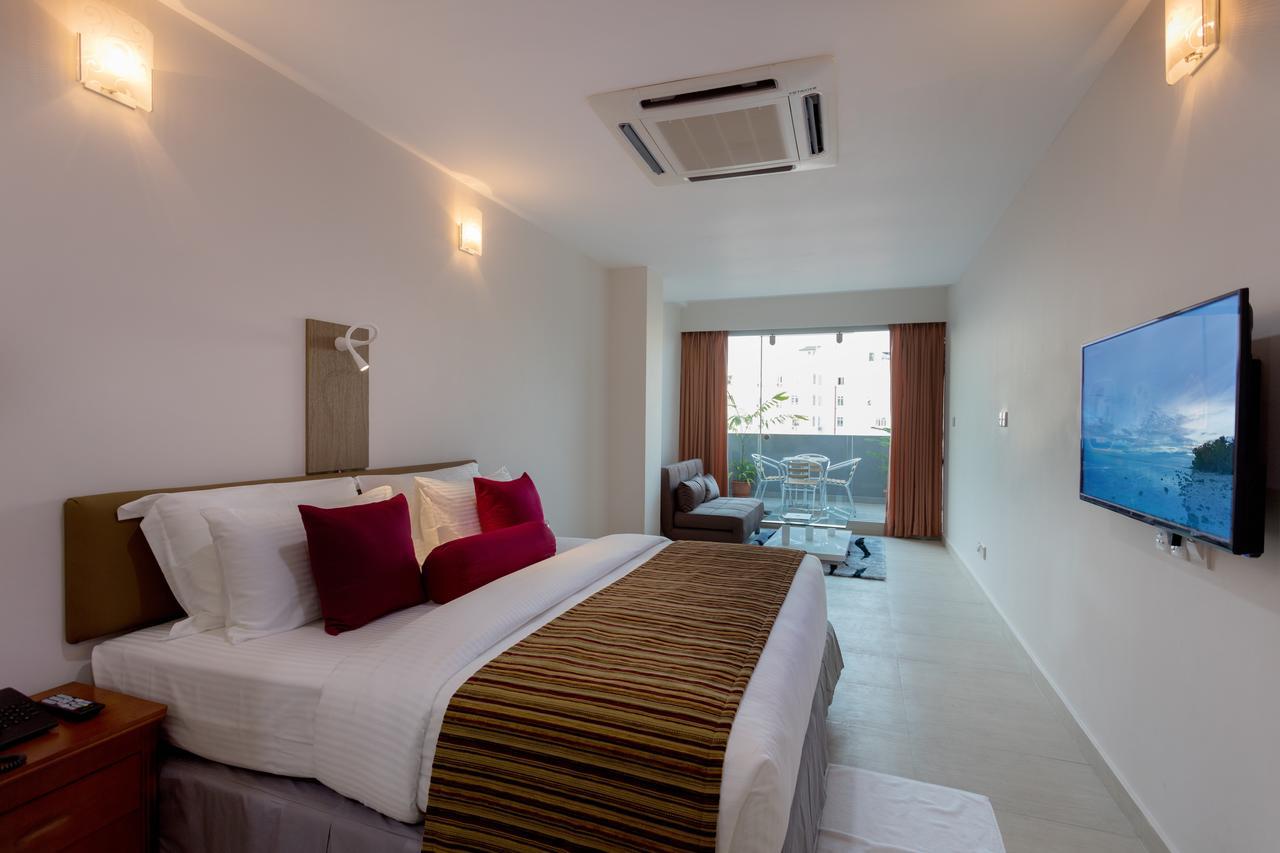 Novina Hotel Malé Exterior foto
